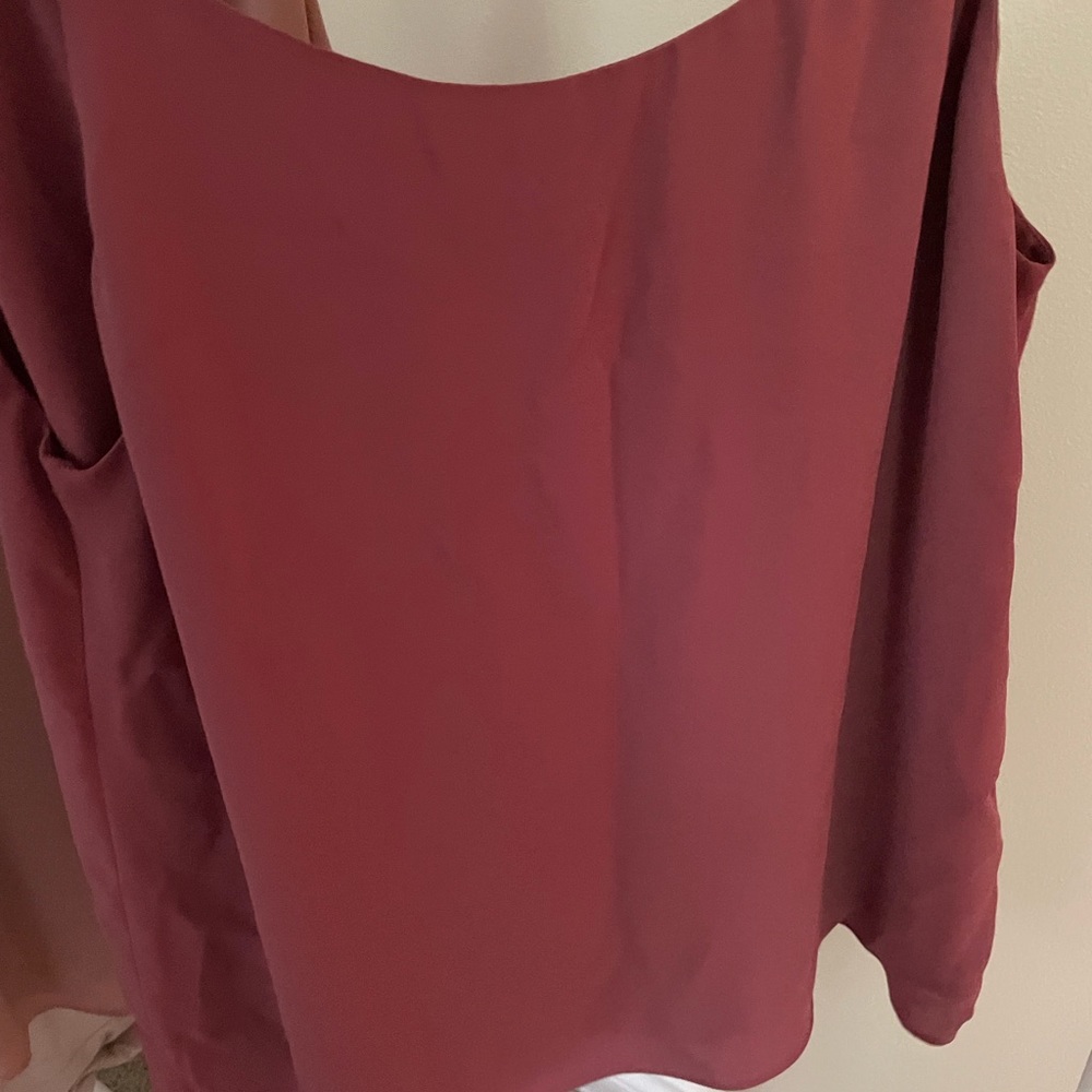 Aritzia Babaton Everly Camisole, worn once, excellent new like condition.